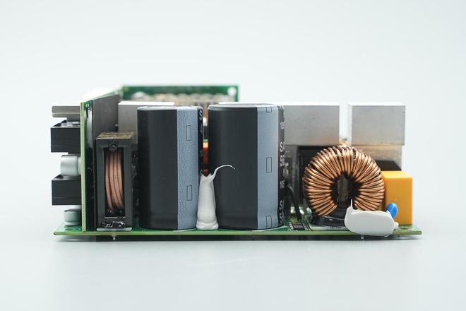 应用碳化硅器件航嘉2000W全模组PC电源拆解(图7)