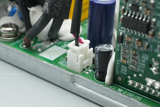 应用碳化硅器件航嘉2000W全模组PC电源拆解(图2)