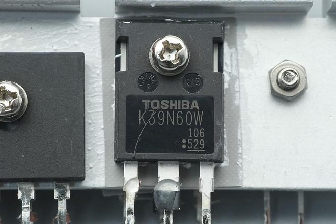 应用碳化硅器件航嘉2000W全模组PC电源拆解(图10)