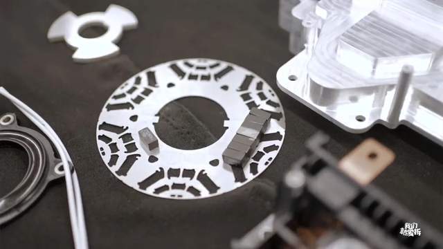 比亚迪首拆3万转电机配合千伏高压与兆瓦闪充技术有何神奇？(图7)