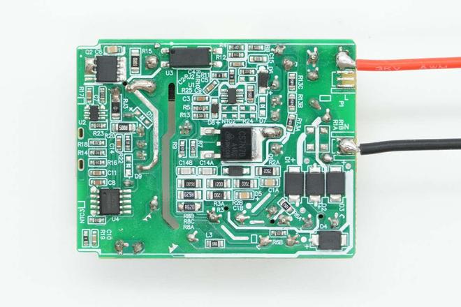 国内知名快充芯片大厂推出一款全新44 WUFCS单A口快充方案！(图2)