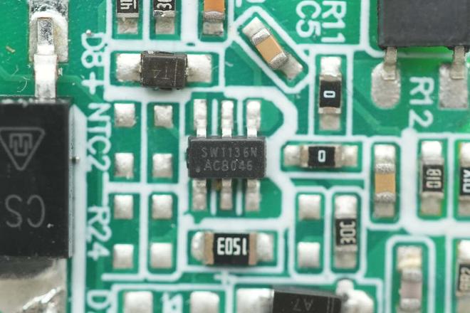 国内知名快充芯片大厂推出一款全新44 WUFCS单A口快充方案！(图3)