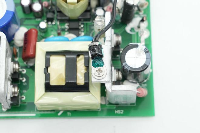 PFC+LLC架构设计软银ALDEBARAN机器人锂离子电池充电器拆解(图4)