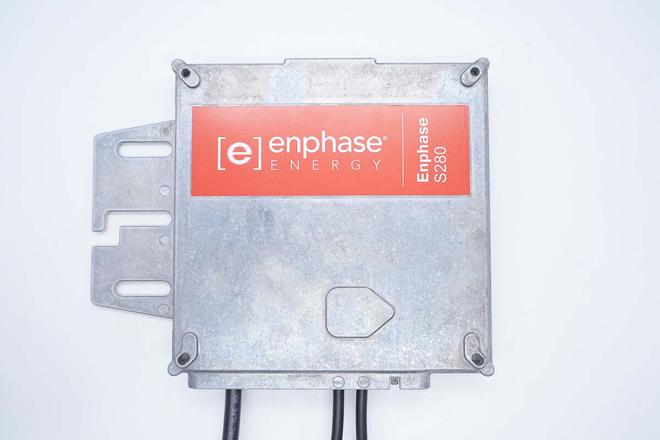 支持60片光伏组件ENPHASEENERGYS280光伏并网微型逆变器拆解(图2)