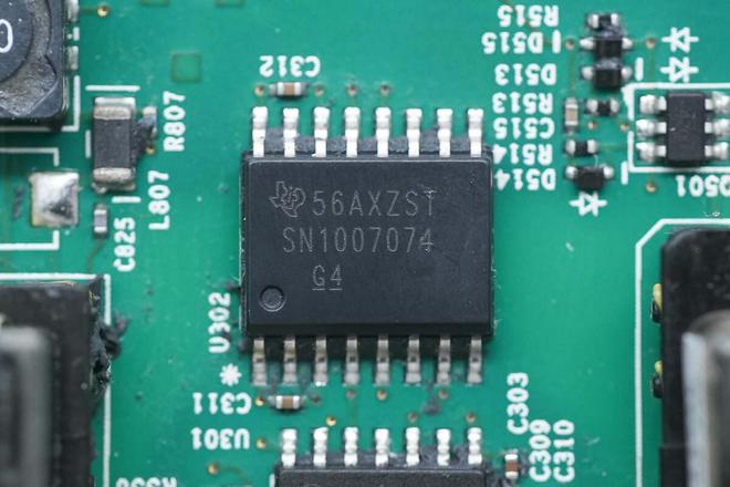 支持60片光伏组件ENPHASEENERGYS280光伏并网微型逆变器拆解(图6)