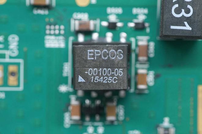 支持60片光伏组件ENPHASEENERGYS280光伏并网微型逆变器拆解(图4)