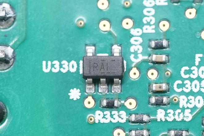 支持60片光伏组件ENPHASEENERGYS280光伏并网微型逆变器拆解(图5)