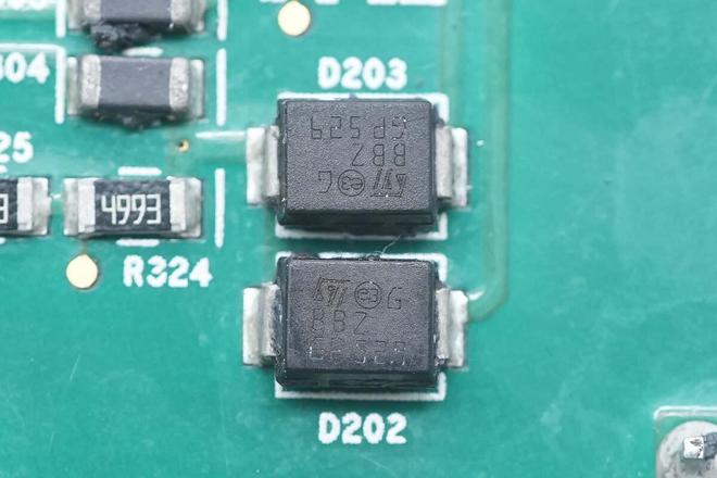 支持60片光伏组件ENPHASEENERGYS280光伏并网微型逆变器拆解(图9)