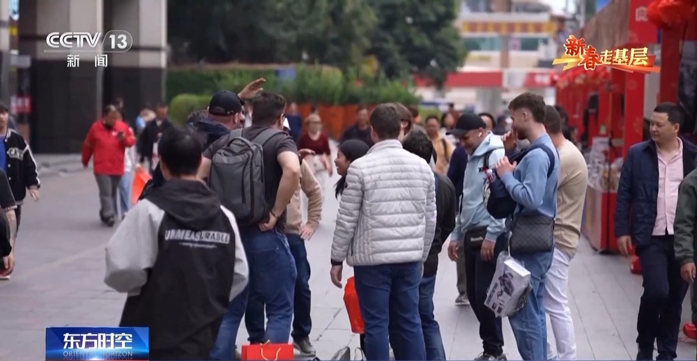 新春走基层丨跟随外卖小哥穿行华强北见证一杯咖啡里的活力中国(图6)