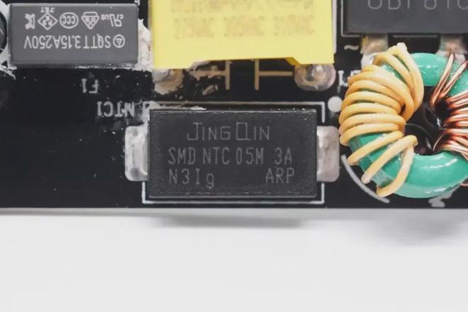 更低占用性能更优盘点精勤贴片元器件在快充中的实际应用(图1)